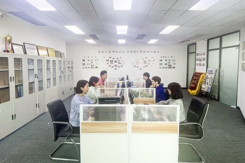 办公场景1.jpg 办公场景1.jpg